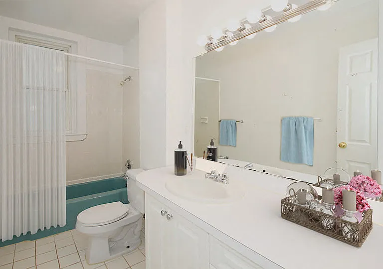 Beacon Fairbanks Manor - Bathroom