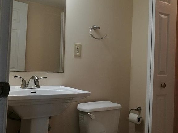 4th image of 828 Linbard Ln