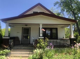 322 N 68th St, Wauwatosa, WI 53213