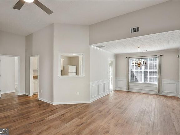 3rd image of 2295 Winthrope Way Dr