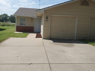 433 N Hoover Ave, Wichita, KS 67212