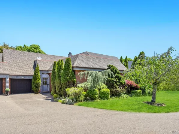 202 Captains Way, Bay Shore, NY 11706