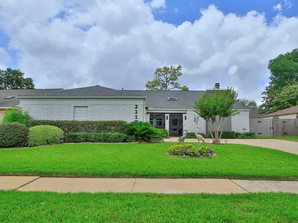2110 Woodland Park Dr, Houston, TX 77077