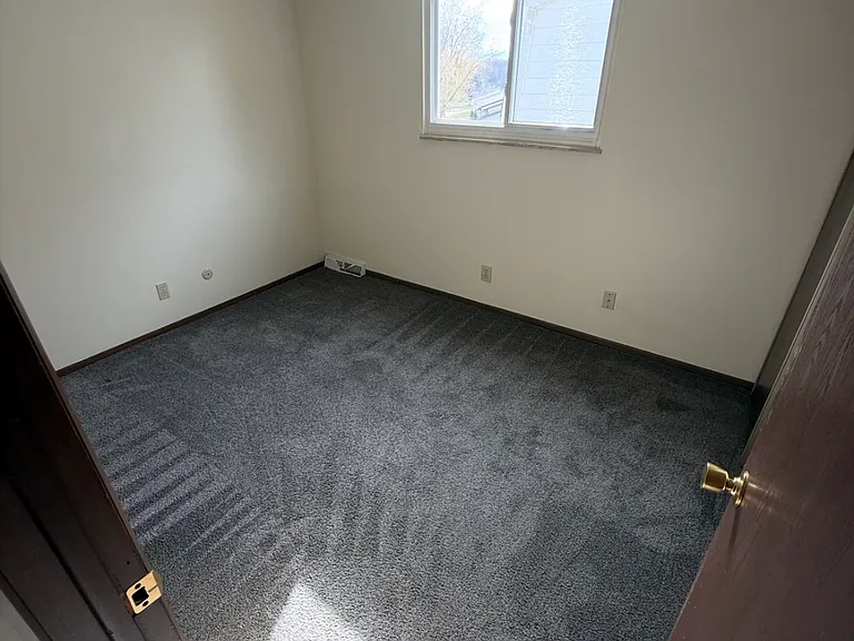324 Werley Rd N — Photo 7