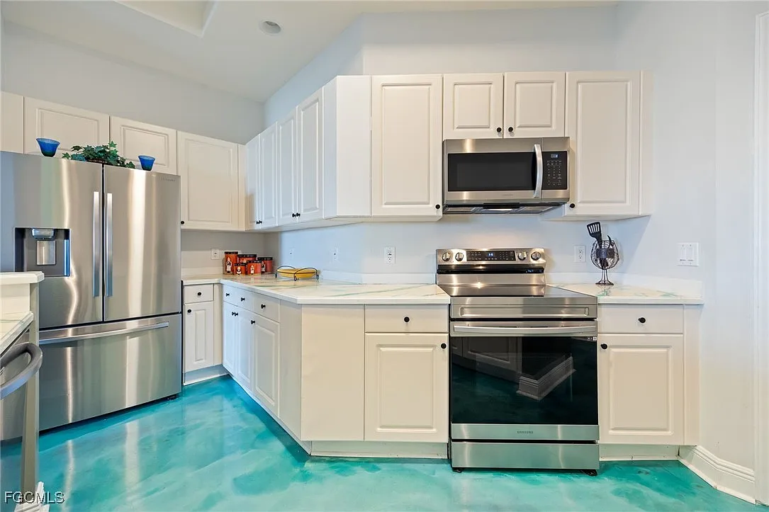 3 bed, 2.0 bath, 1341 sqft, $2,300 — Photo 4