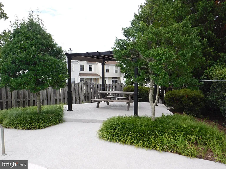 200 Dover Pl #201 — Photo 17