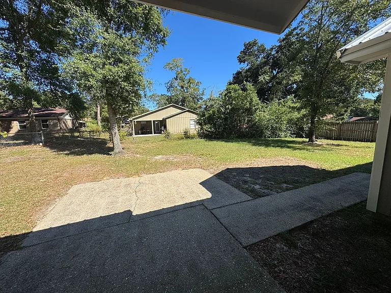 7823 Coronet Ln — Photo 21