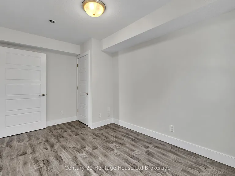 34 Brock St #303 — Photo 4