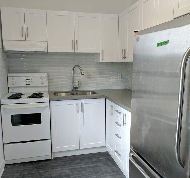 2nd image of 282 Gladstone Ave