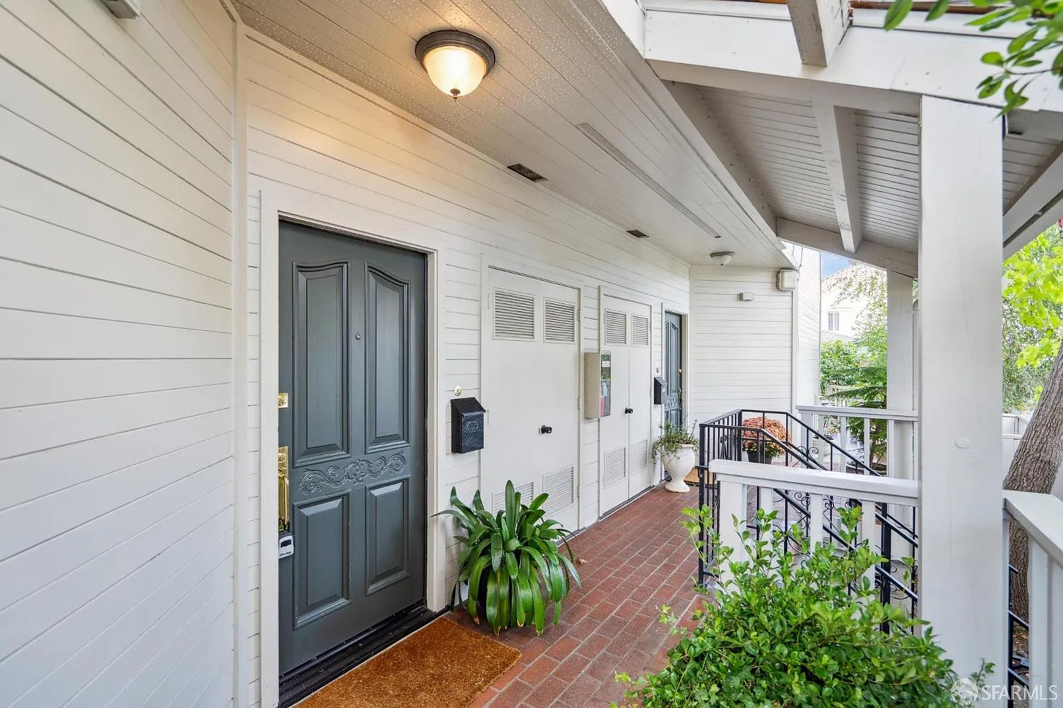 3 bed, 2.5 bath, 1750 sqft, $5,300 — Photo 1