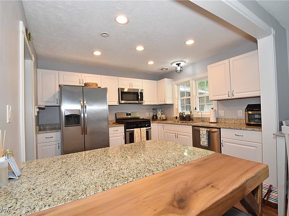 5th image of 461 Birch Hill Dr
