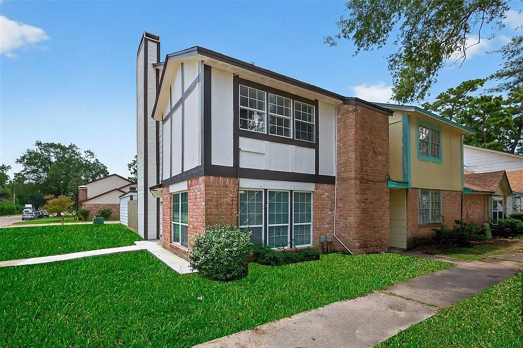 3 bed, 2.5 bath, 1728 sqft, $1,600 — Photo 1