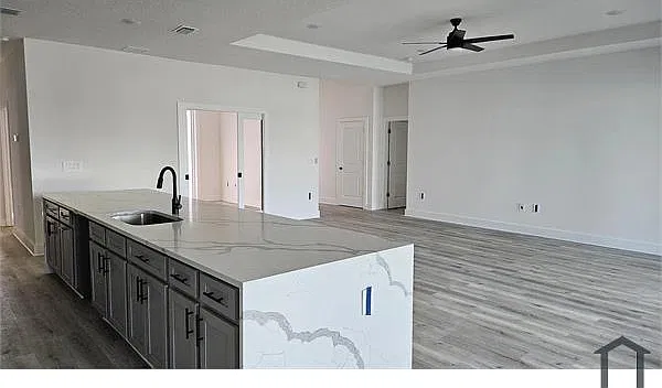 4 bed, 2404 sqft, $4,700 — Photo 3