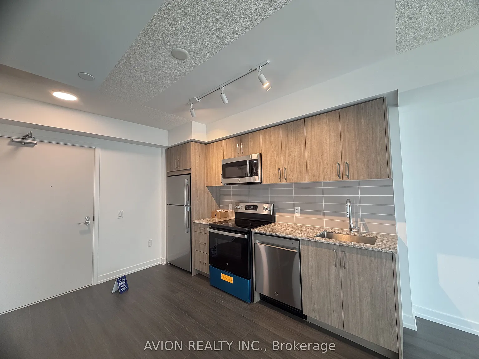 2 bed, $2,050 — Photo 3