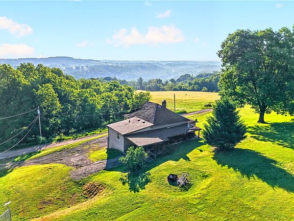 4th image of 2774 Schwirian Dr