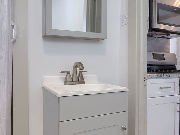 5th image of 40 W James St APT 10