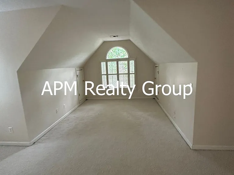 109 Rolling Creek Cir — Photo 11