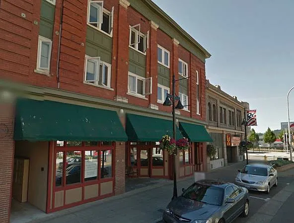 122 W Main St — Photo 1