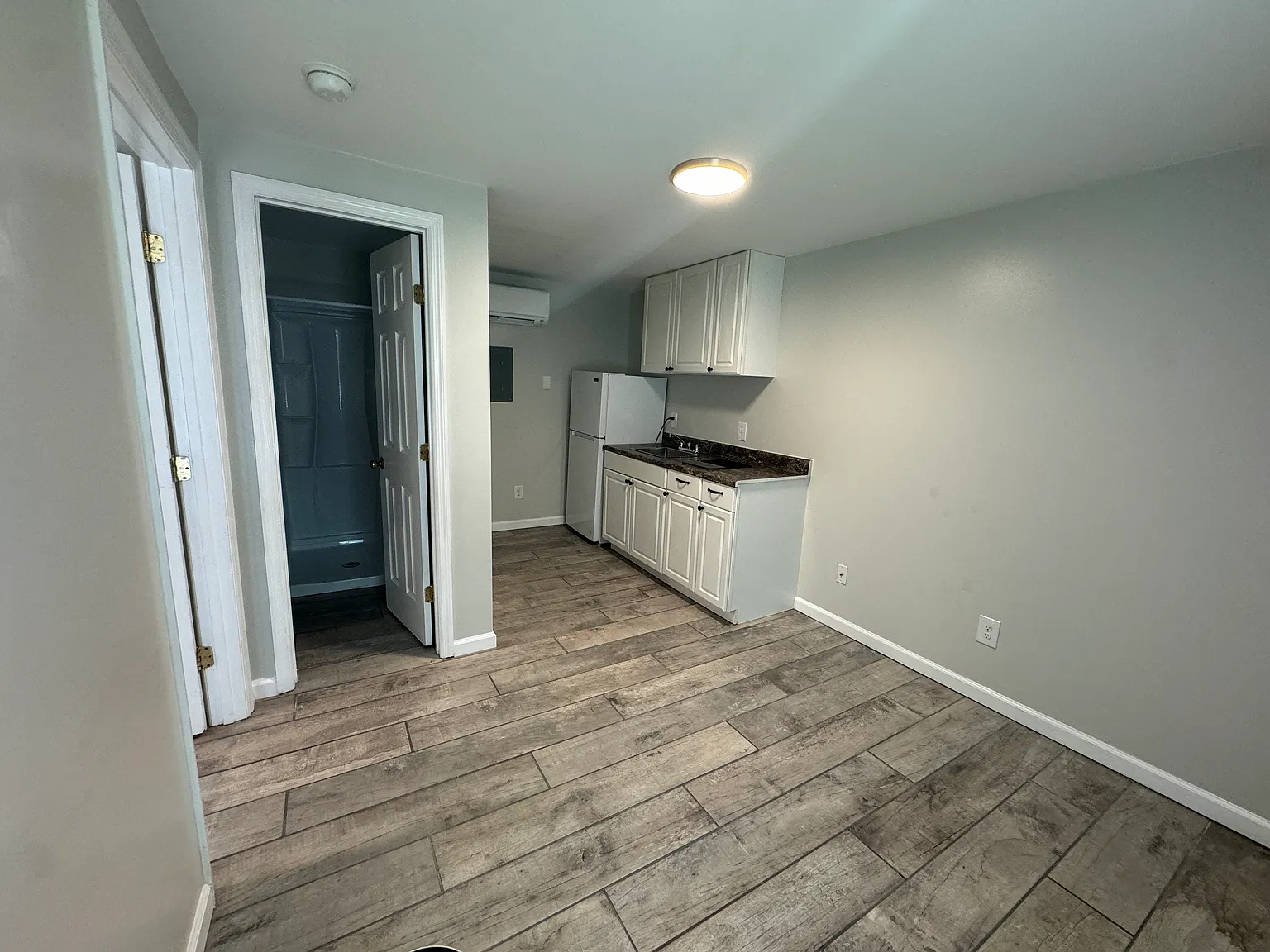 905 Riverside Dr — Photo 2