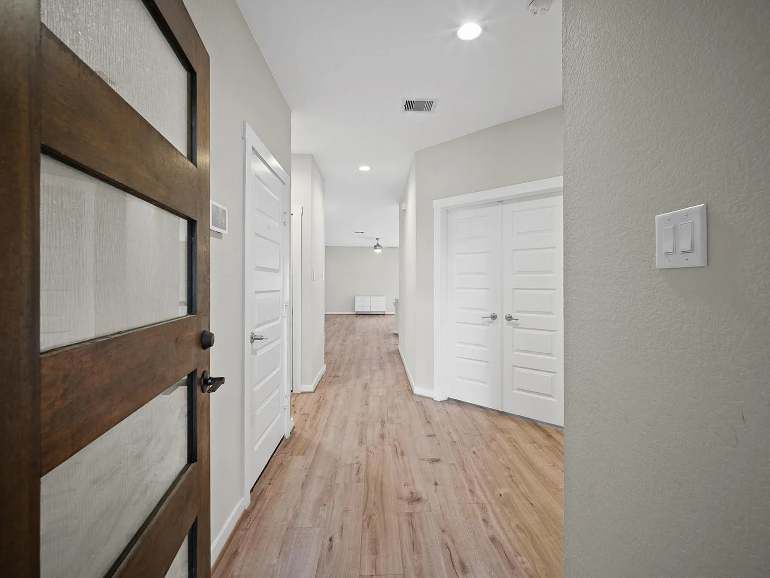 4 bed, 3.0 bath, 2312 sqft, $2,495 — Photo 3