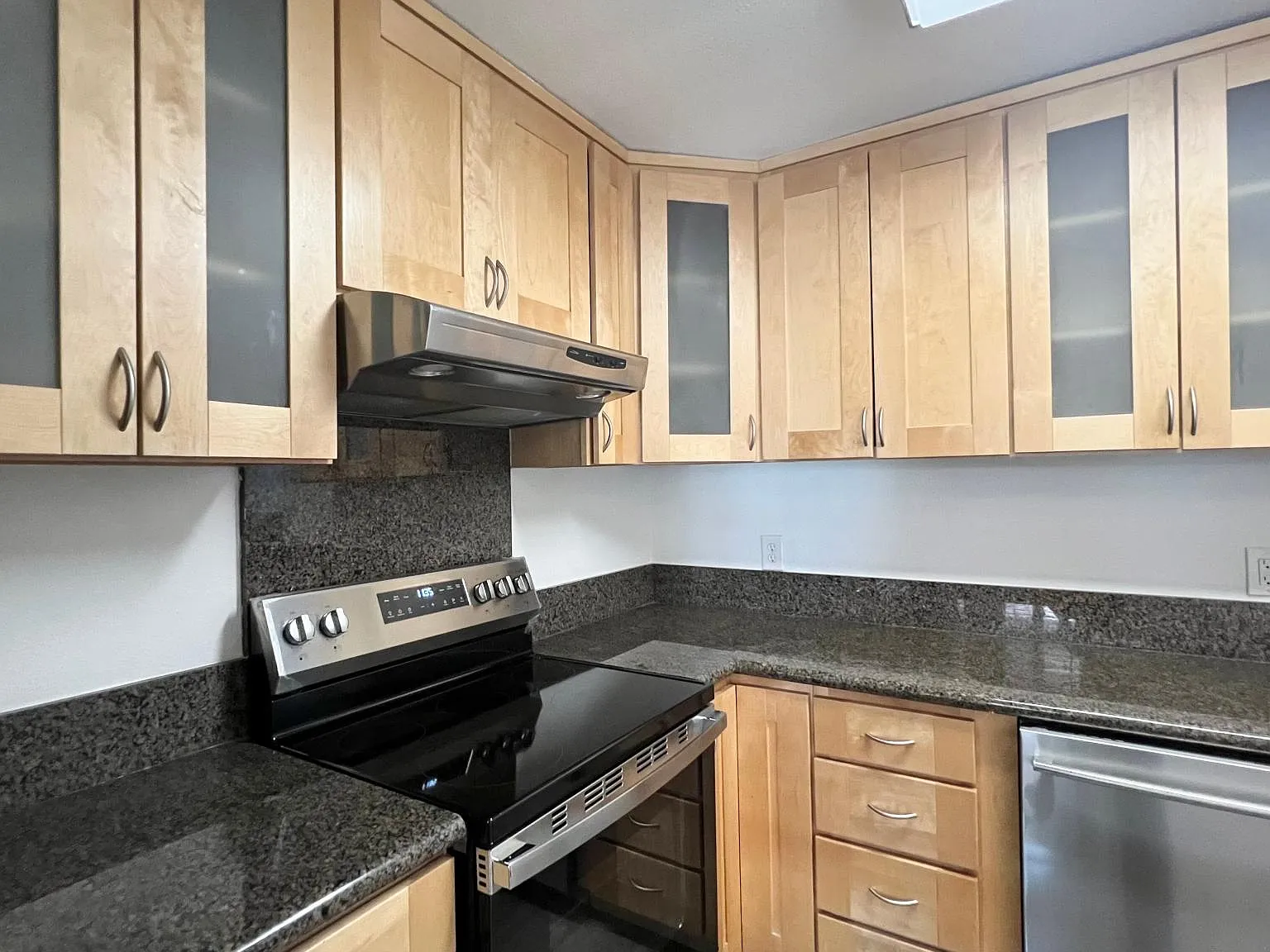 2 bed, 1037 sqft, $3,248 — Photo 2