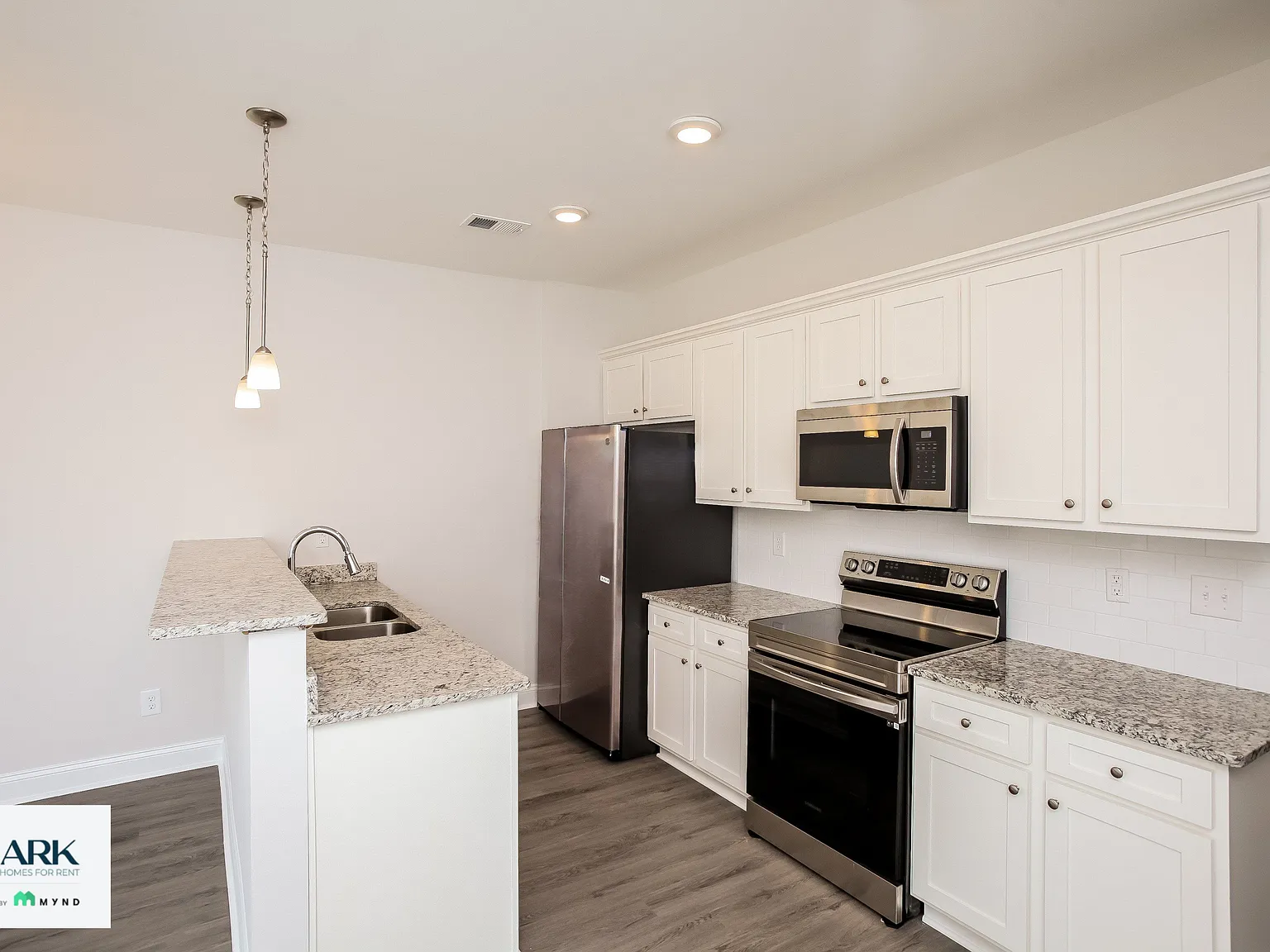 3 bed, 2.5 bath, 1350 sqft, $1,634 — Photo 2