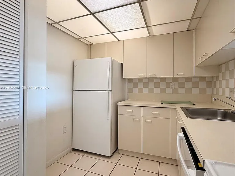 10431 N Kendall Dr #D314 — Photo 7