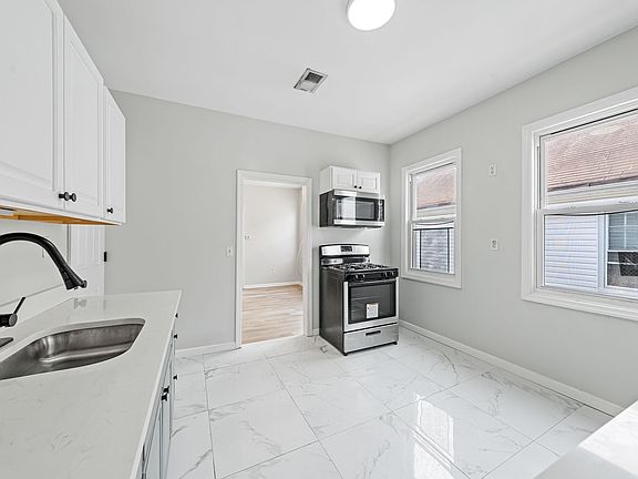4th image of 210 W Price St #2L