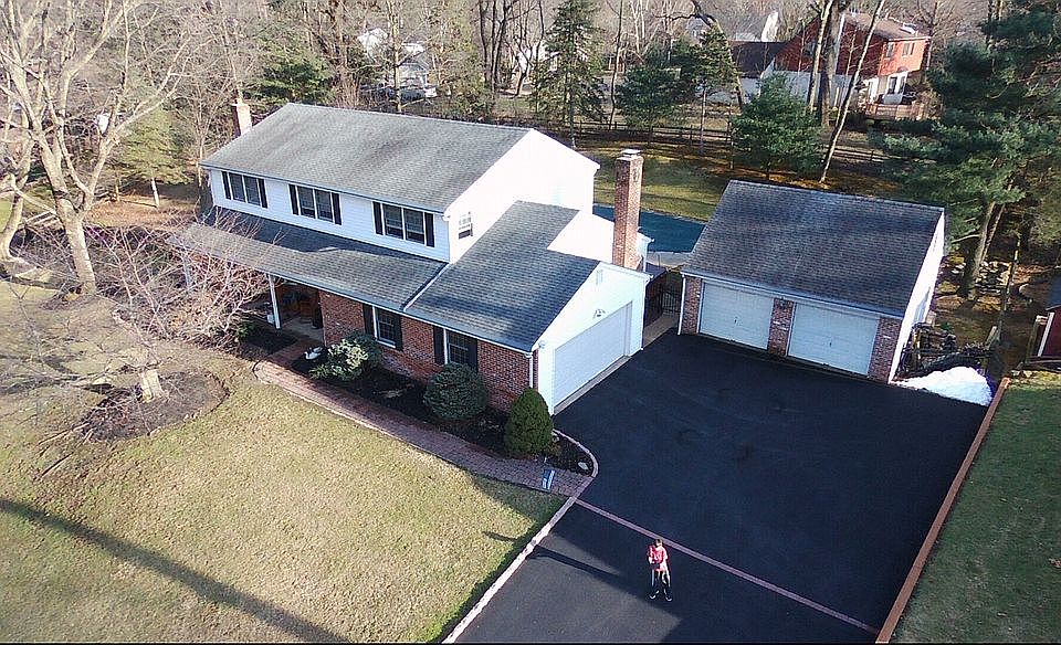 905 Sycamore Dr. Southampton