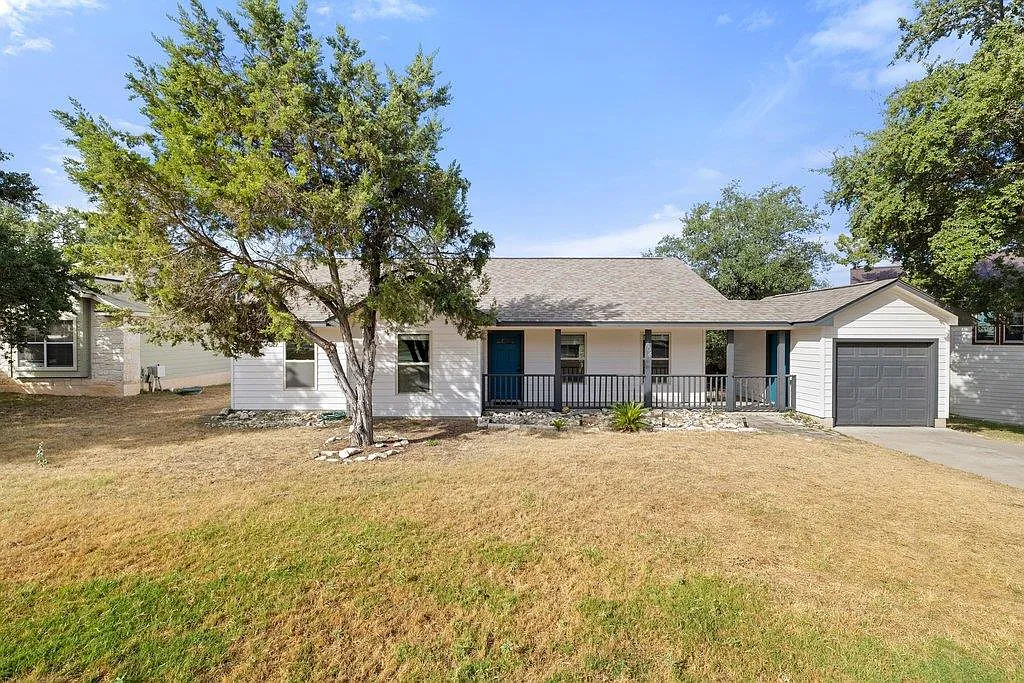 3 bed, 2.0 bath, 1243 sqft, $2,100 — Photo 1