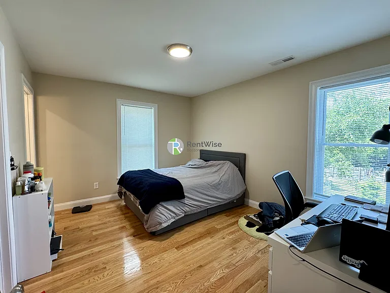 64 Waverly St — Photo 14