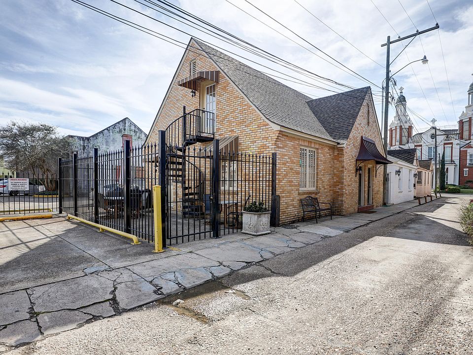 1st image of 121 Church Aly