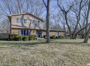 5605 Grissom Dr, Springfield, IL 62711