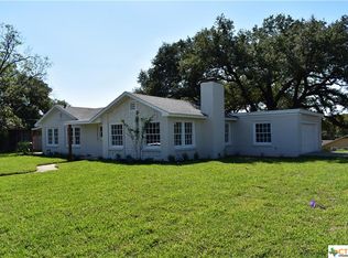 604 S Spring St, Lampasas, TX 76550