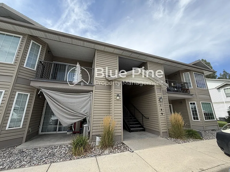 3 bed, 2.0 bath, 1156 sqft, $1,350 — Photo 2
