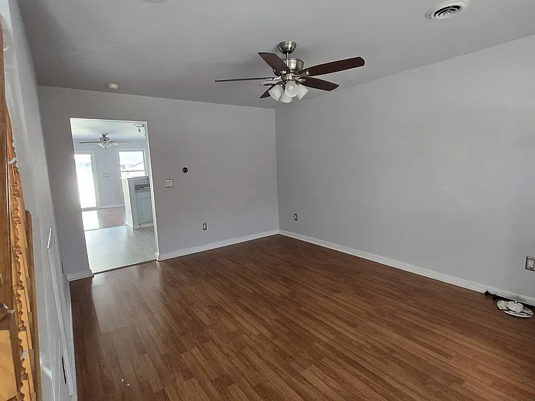 3566 Edgemont St — Photo 14