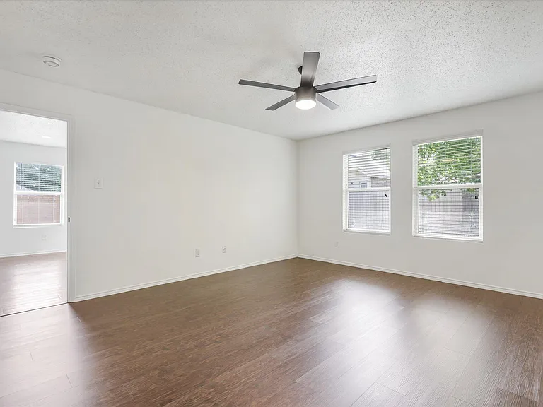 4816 Waterford Dr — Photo 20