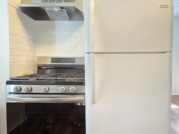 4th image of 2327 27th St #1