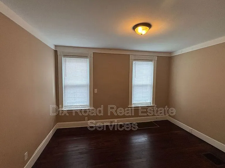 411 Millikin St — Photo 10