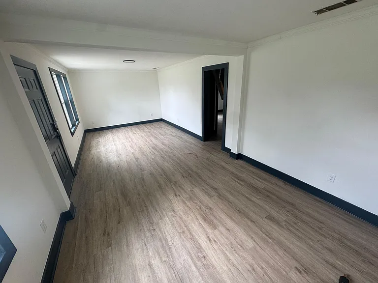 203 N 6th St — Photo 8