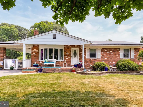 219 Oak Dr, Pasadena, MD 21122