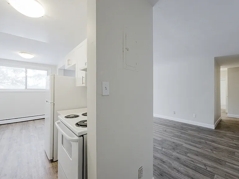 1510 Queenston Rd — Photo 16