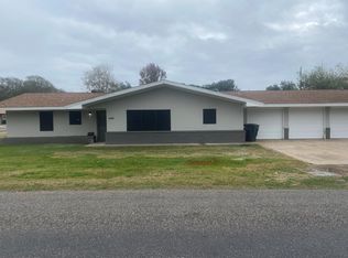 6760 32nd St, Groves, TX 77619