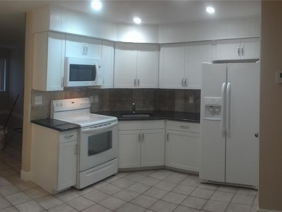 2nd image of 2175 NE 56th St APT 111