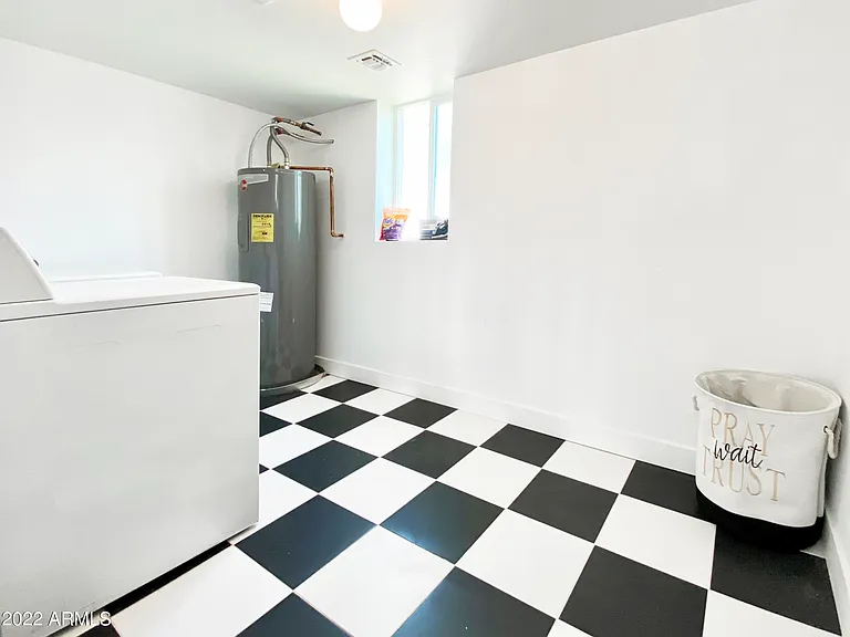 541 W Marlette Ave — Photo 61