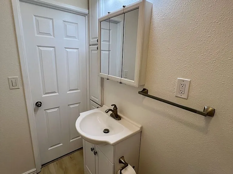 4920 Jensen Rd #B — Photo 8