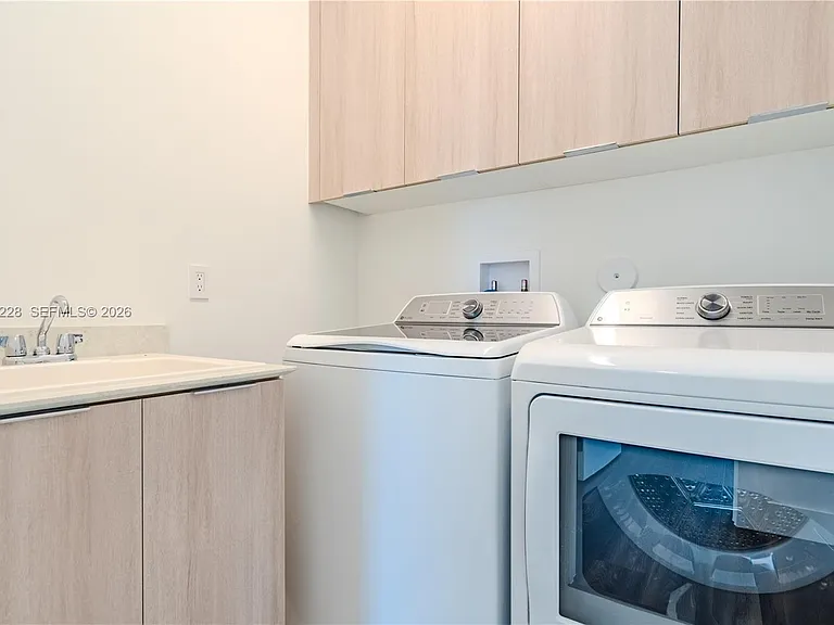 1427 SW 23rd St — Photo 57