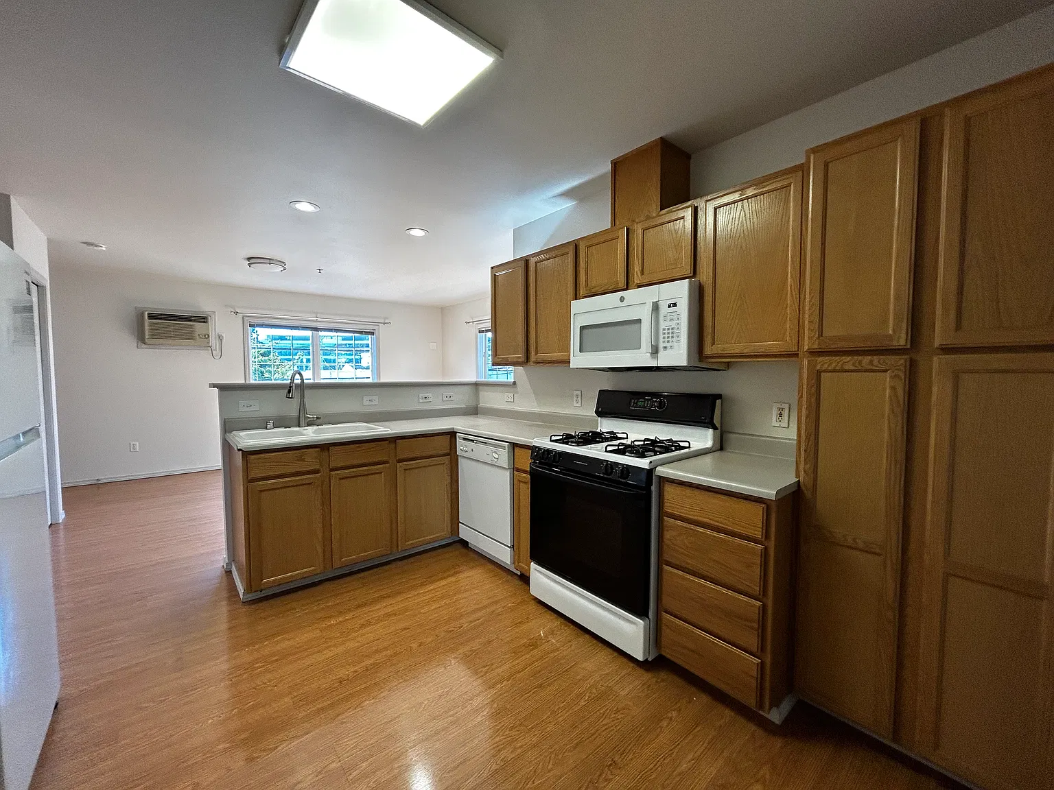 2 bed, 870 sqft, $2,495 — Photo 1