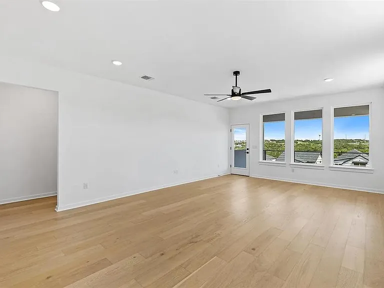 110 Pennybacker Ln — Photo 13