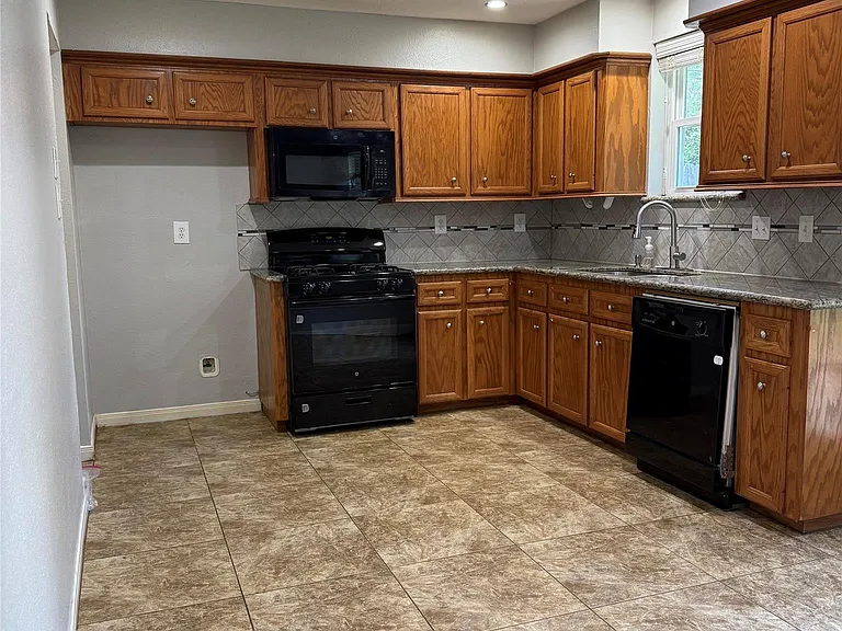509 Avondale Ln — Photo 7